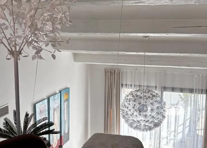 Ostalblanc Belle Contemporaine Avec Piscine Villa