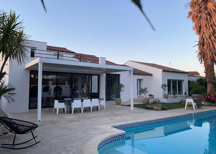 Ostalblanc Belle Contemporaine Avec Piscine